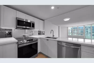 555 NE 34th St #1402, Miami, FL 33137 - Photo 10