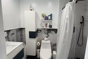 8430 NW 8th St, Miami, FL 33126 - Photo 10