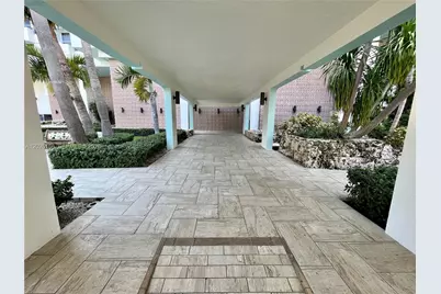 2899 Collins Ave #424, Miami Beach, FL 33140 - Photo 24