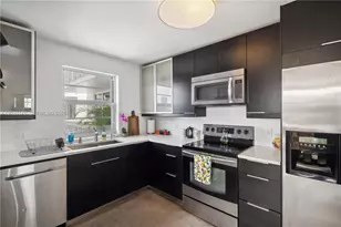 1020 Meridian Ave, Miami Beach, FL 33139 - Photo 8