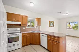 716 SE 12th Ter, Homestead, FL 33033 - Photo 2