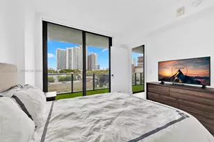 121 NE 34th St, Miami, FL 33137 - Photo 24