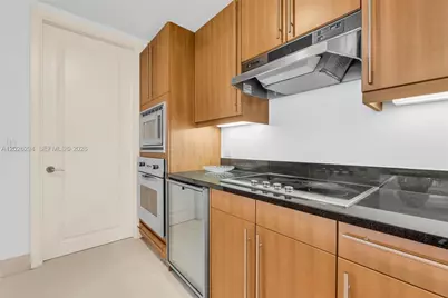 1425 Brickell Ave #51A, Miami, FL 33131 - Photo 6