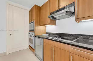 1425 Brickell Ave, Miami, FL 33131 - Photo 6