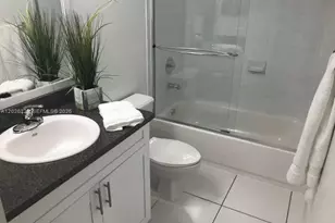 9621 Fontainebleau Blvd, Miami, FL 33172 - Photo 4