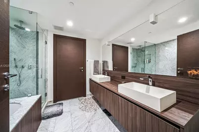 1000 Brickell Plz #2111, Miami, FL 33131 - Photo 6