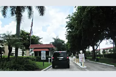 8911 S Hollybrook Blvd #106, Pembroke Pines, FL 33025 - Photo 2