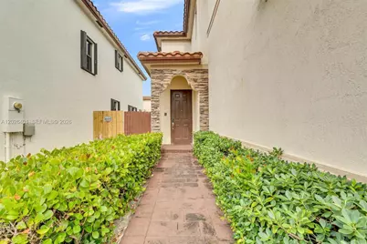 581 SE 34th Ter #0, Homestead, FL 33033 - Photo 2