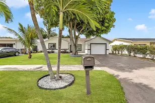 3260 SW 2nd Ct, Deerfield Beach, FL 33442 - Photo 2
