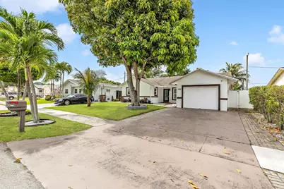 3260 SW 2nd Ct, Deerfield Beach, FL 33442 - Photo 10