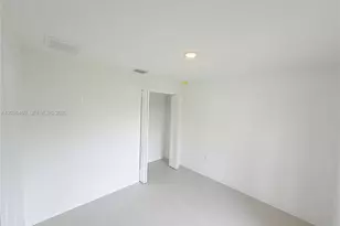 911 Cleveland Ave, Lehigh Acres, FL 33972 - Photo 16