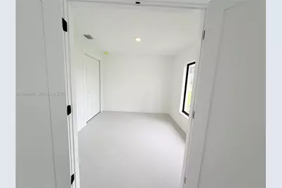 911 Cleveland Ave, Lehigh Acres, FL 33972 - Photo 14