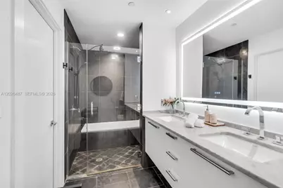 900 Biscayne Blvd #4412, Miami, FL 33132 - Photo 10