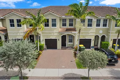 2377 SE 14th St, Homestead, FL 33035 - Photo 2