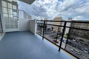 401 Golden Isles Dr, Hallandale Beach, FL 33009 - Photo 20