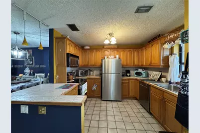 10428 NW 3rd St, Pembroke Pines, FL 33026 - Photo 8