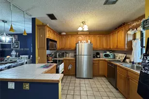 10428 NW 3rd St, Pembroke Pines, FL 33026 - Photo 8
