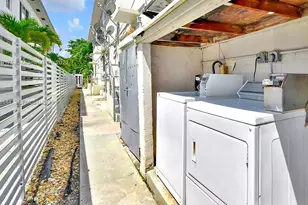 836 10th St, Miami Beach, FL 33139 - Photo 16