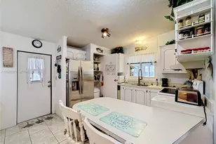8227 Cinnamon Ln, Port Saint Lucie, FL 34952 - Photo 12