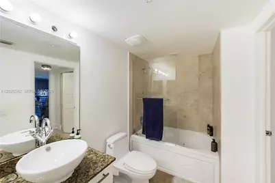 41 SE 5th St #1303, Miami, FL 33131 - Photo 14