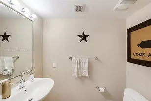 41 SE 5th St, Miami, FL 33131 - Photo 8