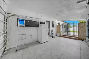9265 Martinique Dr, Cutler Bay, FL 33189 - Photo 30