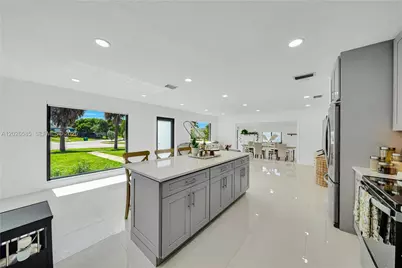 9265 Martinique Dr, Cutler Bay, FL 33189 - Photo 14