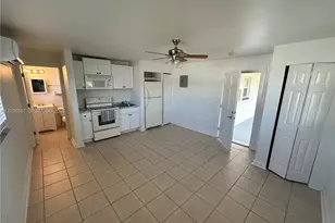 318 Tarpon Dr, Cape Coral, FL 33904 - Photo 2