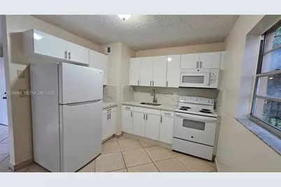 1235 NW 6th St #3, Miami, FL 33125 - Photo 4
