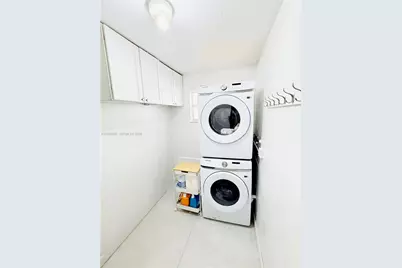 411 SW 10th Ter, Hallandale Beach, FL 33009 - Photo 10
