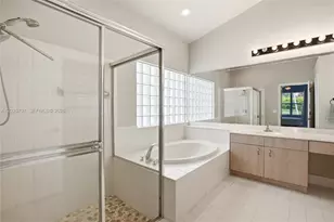 180 SW 167th Ave, Pembroke Pines, FL 33027 - Photo 18