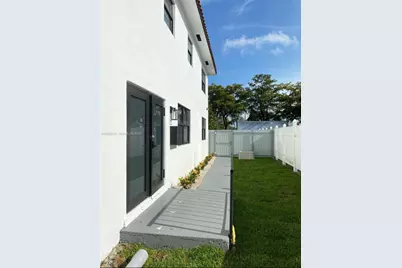 584 NW 30th St #3, Miami, FL 33127 - Photo 8