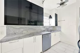 610 8th St, Miami Beach, FL 33139 - Photo 12