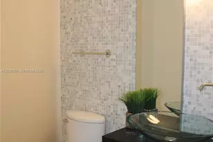 200 Biscayne Blvd Way, Miami, FL 33131 - Photo 2