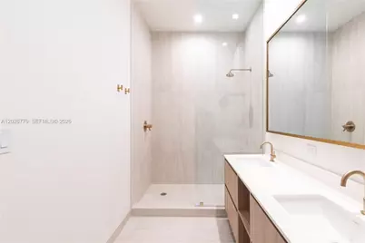 77 SE 5th St #407, Miami, FL 33131 - Photo 10
