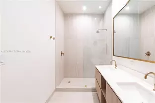 77 SE 5th St, Miami, FL 33131 - Photo 10
