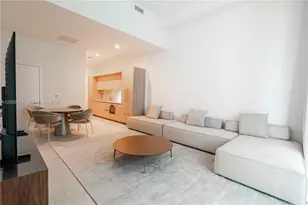 77 SE 5th St, Miami, FL 33131 - Photo 4