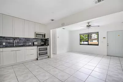 821 NW 36th Ave, Miami, FL 33125 - Photo 14