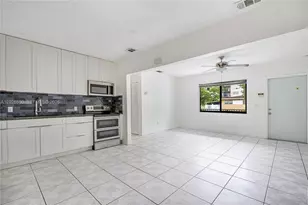 821 NW 36th Ave, Miami, FL 33125 - Photo 14