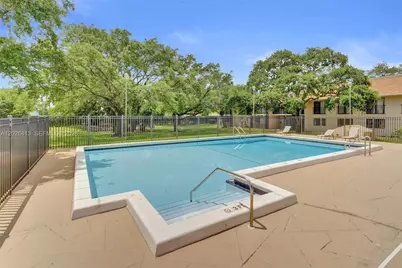 5805 Washington St #14, Hollywood, FL 33023 - Photo 2