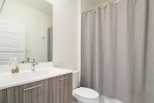 4718 NW 83rd Pkwy, Doral, FL 33166 - Photo 26