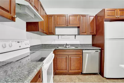 5985 SW 41st St #Front, Miami, FL 33155 - Photo 8