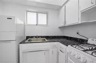 1850 Meridian Ave, Miami Beach, FL 33139 - Photo 4