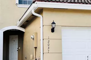 12037 SW 5th Ct, Pembroke Pines, FL 33025 - Photo 2