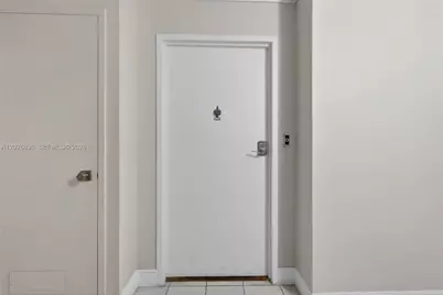 7135 Collins Ave #1124, Miami Beach, FL 33141 - Photo 2