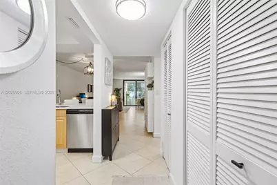 400 Commodore Dr #206, Plantation, FL 33325 - Photo 2
