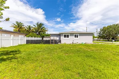 1870 SW 42nd Ter #0, Fort Lauderdale, FL 33317 - Photo 14