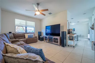 2588 SE 2nd St, Homestead, FL 33033 - Photo 14
