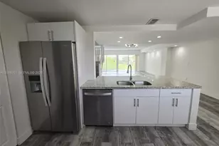 10003 NW 9th St Cir, Miami, FL 33172 - Photo 4