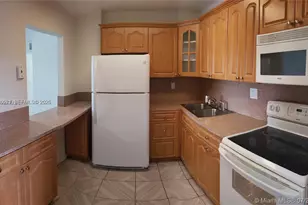 1325 W 68th St, Hialeah, FL 33014 - Photo 14